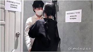 Cheating With My Husbands Friend In Toilet.... He Came On My Hair - Miuzxc / Sex Viet