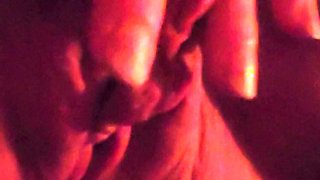 Muscle milf can't hold back her horniness again and jerks off until she cums