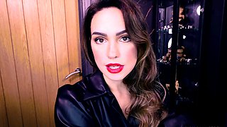Hot brunette from squirt masturbating on webcam