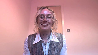 Sexy Realtor Desperate to Make the Sale