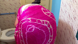 4K Hard sex with My Sister in law While Cleaning the Bathroom and Decided to Make Her Happy Bhabhi happy