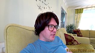 Nerd sucked off in amateur in threesome