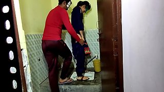 Desi Bhabhi Ko Chodaa Uske Cousin Ne Toilet Main