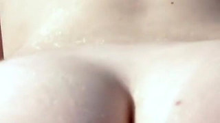 Natty Mellow: Shooting at the Beach, Problem with a Wasp