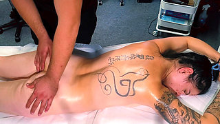 The Kinky Masseur Pushes the Limits of the Massage, Gives Her a Toy and Puts His Penis in Her Mouth