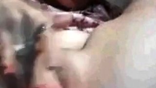 Deutsche Amateurin reibt sich vor der Webcam die Muschi