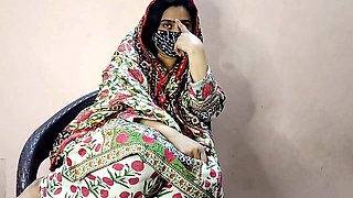 Amateur homemade close-ups of Indian college girls
