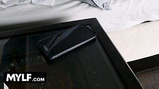 Cougar tramp Sheena Ryder gets sloppy sperm up in her juicy cunny