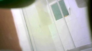 Teenie shower spy