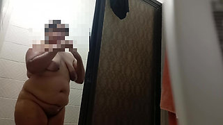 Milf fat co-worker records herself and sends me the video taking a shower