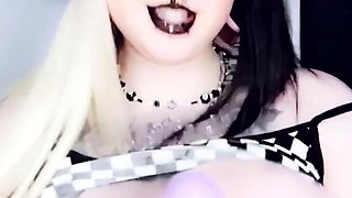 Big boob brunette masturbates on webcam