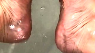 Amateur Foot Fetish Girlfriend Sucks and gives a Footjob