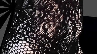 Pretty Little MILF Get's a Mega Facial