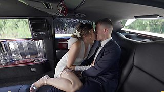 Surreal porno in the back of the limo between the fine bride and the driver