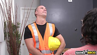 Gia Paige seducing a roofing manager by showing off her ass