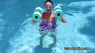 Oiled steamy blows personal trainer outside by the pool