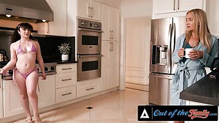 Sexy Pixie Smalls's hairy action