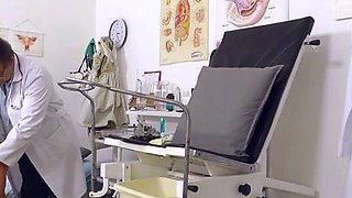 Amateur blonde fucking in stockings on video