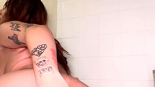 Kiana Kumani fills her bathtub up with squirt