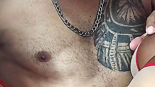 Duas Lindas Mulheres Brasileiras Faz Tiozão Beija Seus Pés