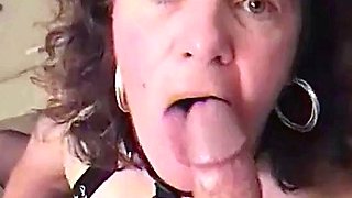 MOM GIVES AMAZING BLOWJOB TO BIG COCK