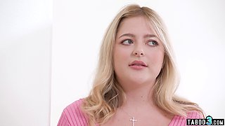 Teen likes watching MILF stepmom fucking