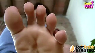 Piedi xxx with pretty belle from Foot Fetish Beauties