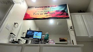 Amateur Webcam Teen Flashes Masturbates