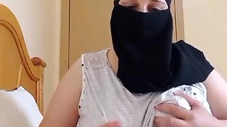 A Moroccan Stepmother Craving to Be Fucked with the Camera