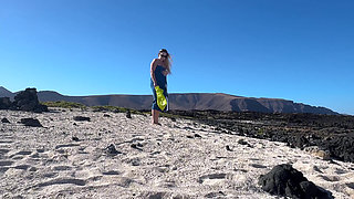 Caught Girl While She Fingering Her Pussy on the Beach