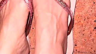 Amateur hottie solo masturbation