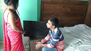 TV Mechanic Gives Free Service to Housewife at Home Without Taking Money - Hot Shower Scene