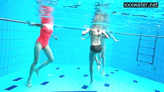 Underwater Show featuring doxie's water sex