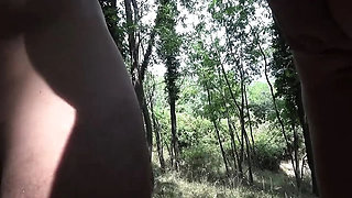 Amateur Italian MILF Threesome Outdoor Blowjob in Park