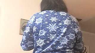 Do you like to watch mature milf in big panties?