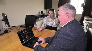 Bambi Beauty's Home Review: Amateur BBW Office Blowjob & Tattooed Doggy Style Squirting in HD