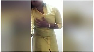 Desi Bhabhi Doing Fingering