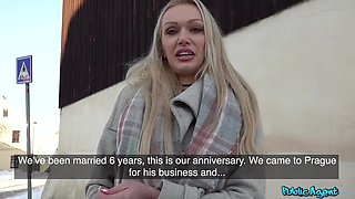 Amber Jaynes Alluring Curves In Outdoor Passion