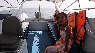 Amateur Thai teen fucked on boat outdoor