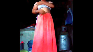 Desi Indian Looking Very Hot Sexy in a Very Beautiful Saree