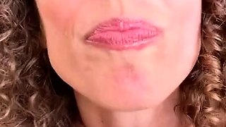 VibeWithMommy – Jewish Mommy Dick Rates in Pantyhose