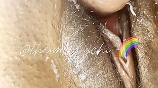 Hairy Squirting Pussy