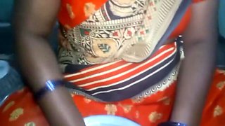 Indian Tamil Sexy Saree Aunty Super Boobs Show