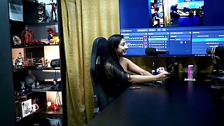 Renatinha Mello leaves Ruan's penis hard as a rock with just one kiss, she gave his cock a nice touch - Podcast Pápum no Barraco!