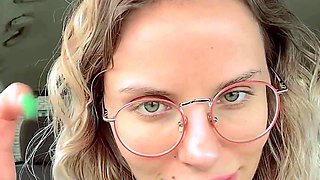 Amateur Webcam Cute Teen Plays Solo with Big Dildo