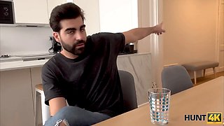 Hunt4k - the wrong door, but the right snatch