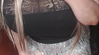 Susi pulls out big muffin pussy