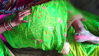 Green Saree wali desi bhabhi ne bhaiya ka kala lund apne chut me dal ke maza liya.dehati village husband wife ki romantic sex