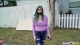 Waitress Gets Huge Tip On The Bus - Savannah Siren