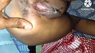 Big boobs bhabhi dropping her milk on boyfriend mouth